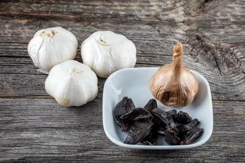 تصویر 1 از سیر سیاه فله اقتصادی با بسته‌ بندی ساده و قیمت مناسب